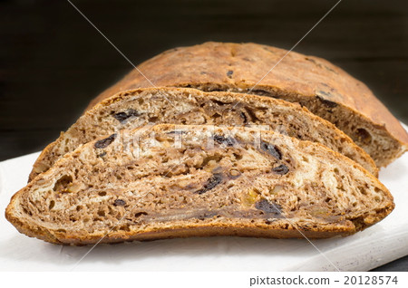 dried plums bread 20128574