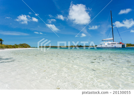 Catamaran at the beach 20130055