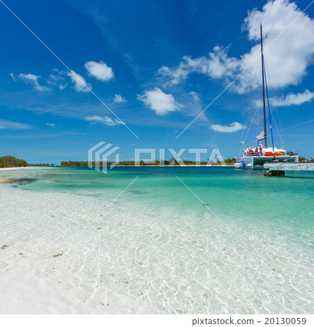Catamaran at the beach 20130059