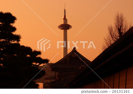 Kyoto Tower seen from Kyoto Higashi Honganji Temple 20131161
