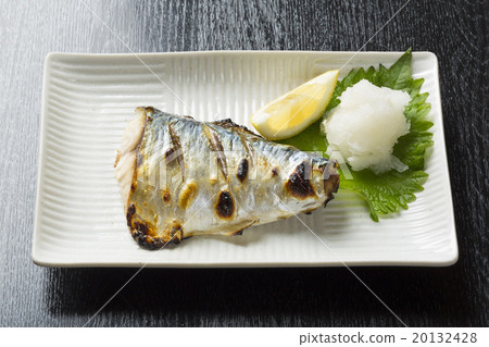 與鹽的烤鯖魚 20132428