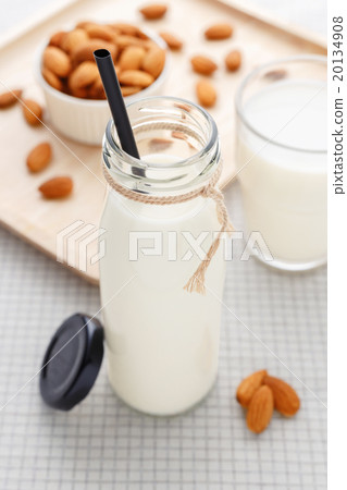 Almond milk bottle with straw 20134908