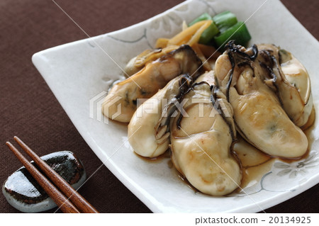 Stir frying of oysters 20134925