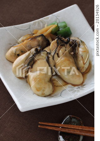 Stir frying of oysters 20134926