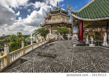 Pagoda and dragon sculpture of the Taoist Temple 20139113