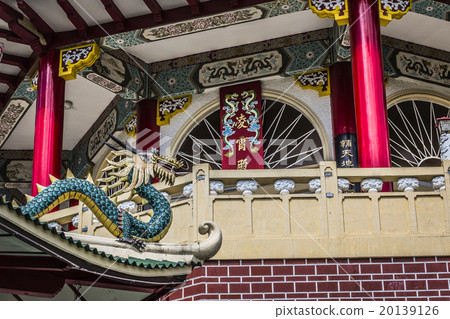 Pagoda and dragon sculpture of the Taoist Temple 20139126
