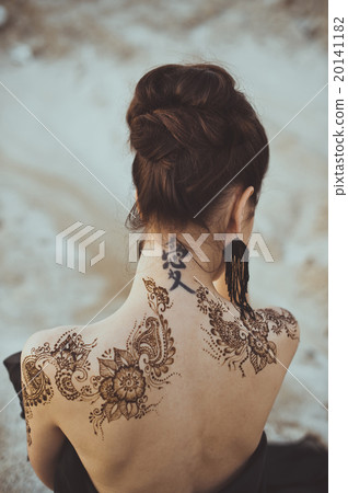 Beautiful pattern on a naked body of the girl Beautiful pattern on a naked body of the girl 20141182