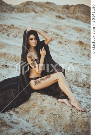 List on a female body mehndi by means of henna  20141186