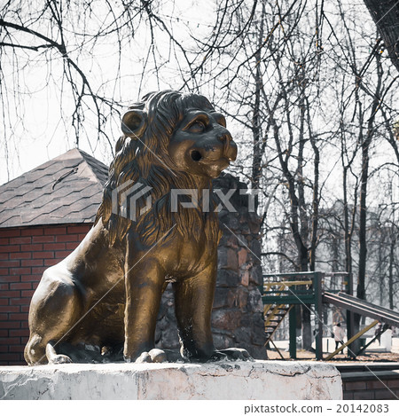 Lion Sculpture in a city park 20142083