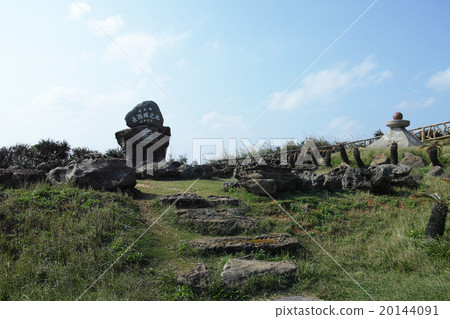 Yonagunijima · Nishizaki A monument on the westernmost tip of Japan 20144091