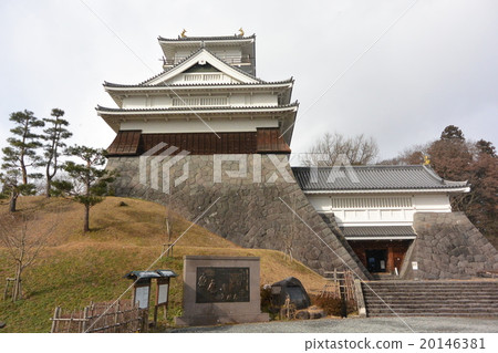 神山城堡雖然小雪正在跳舞 神山城堡雖然小雪正在跳舞 20146381