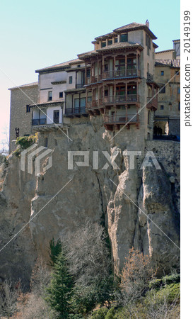 [Spain] House suspended in the air 20149199