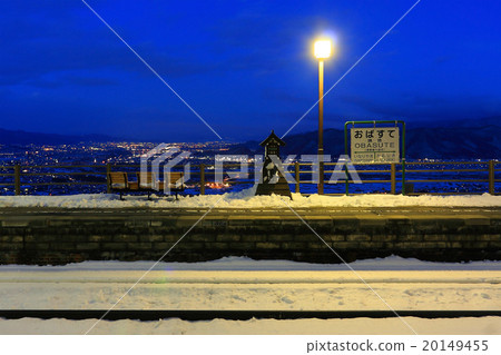 Night view of three major Japanese car windows 20149455