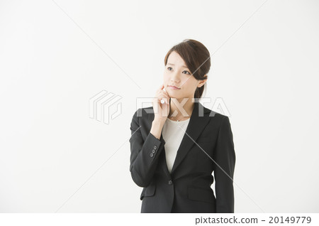 A woman who can hold down his cheeks (suit for 20's) 20149779