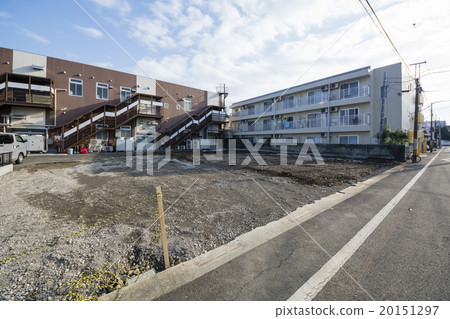 Large grounds 20151297