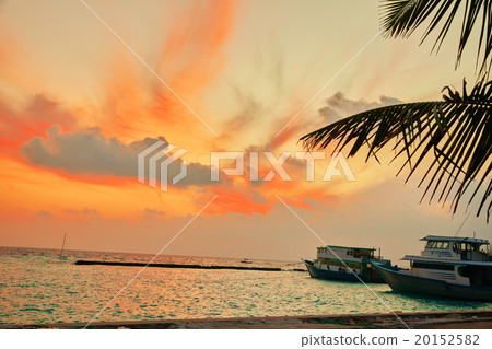Sunrise on a tropical island in the Indian Ocean.  20152582