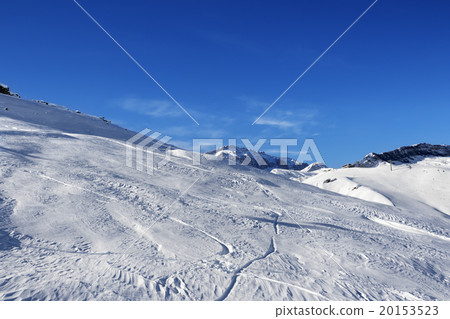 Off-piste slope at sun day 20153523