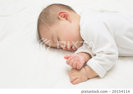 Baby to take a nap Baby to take a nap 20154114