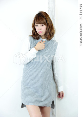 Young lady's hair style 20155755
