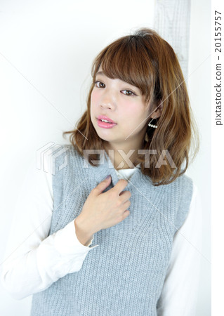 Young lady's hair style Young lady's hair style 20155757