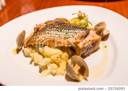 Snapper steak in clam and Cauliflowers sauce Snapper steak in clam and Cauliflowers sauce 20156093