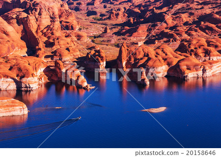 Powell lake 20158646