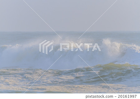 Winter wave scenery 20161997