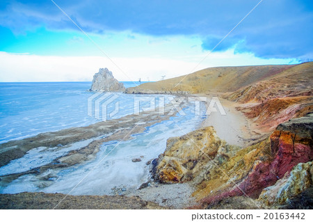 Frozen Baikal lake with cloudy day 20163442