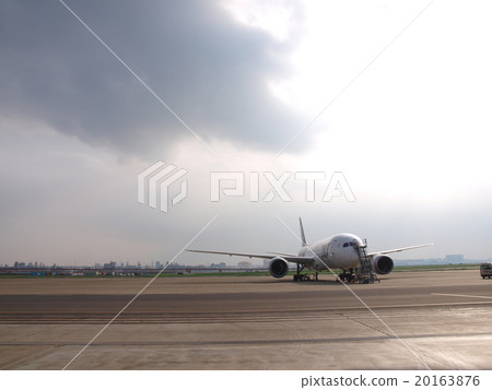 Passenger aircraft under maintenance 20163876