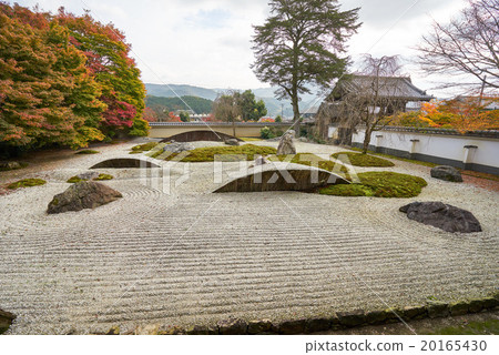 Full view of the stone garden in autumn, Mitsubishi, Kyoto, super wide-angle shooting 20165430