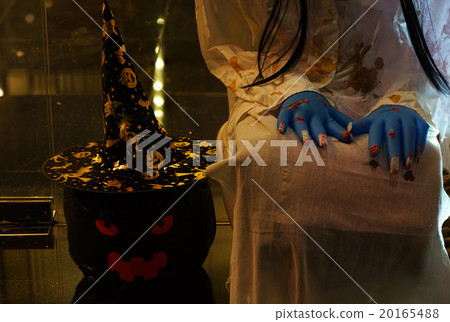 halloween doll and small black pumkin 20165488