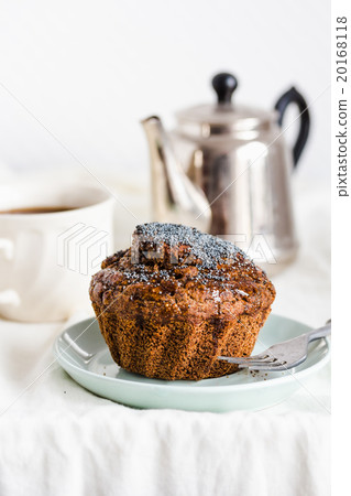 chocolate muffins with carob, raisins and poppy 20168118