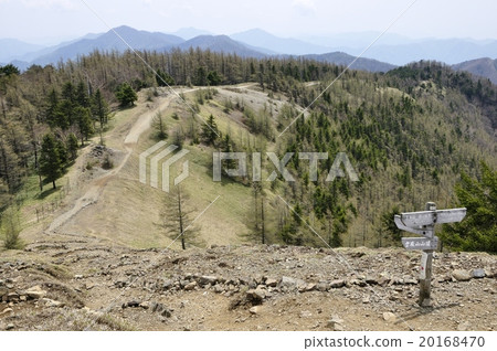 從Kumogori山頂部繼續的石脊跑道 從Kumogori山頂部繼續的石脊跑道 20168470