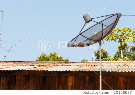 Old satellite dish 20168657