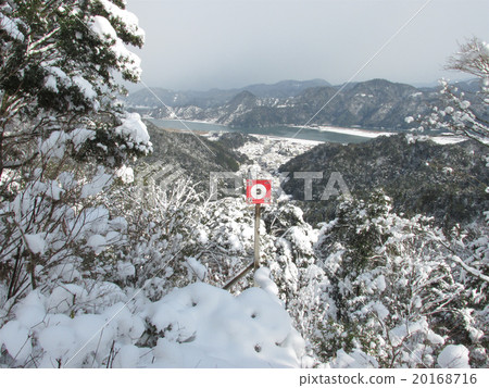 城崎溫泉雪景從天文台在Daisakusan頂部的視圖 城崎溫泉雪景從天文台在Daisakusan頂部的視圖 20168716