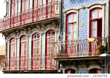 house with azulejos, Porto, Portugal 20169756