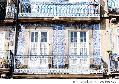 house with azulejos, Porto, Portugal 20169759
