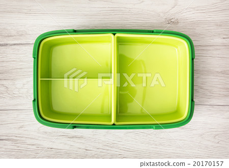 Green plastic food box on the wooden background Green plastic food box on the wooden background 20170157