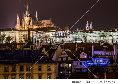 Prague gothic Castle with Charles Bridge 20176075
