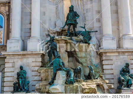 Hunting statue at the Royal palace, Budapest Hunting statue at the Royal palace, Budapest 20176589