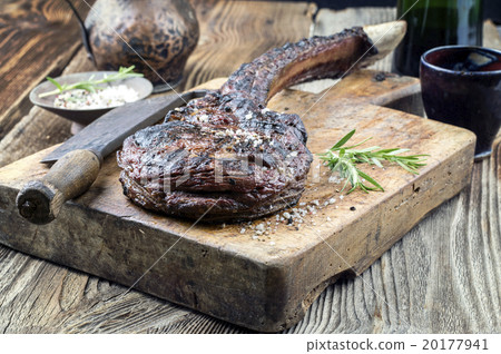 Dry Aged Barbecue Tomahawk Steak Dry Aged Barbecue Tomahawk Steak 20177941