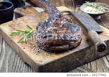 Dry Aged Barbecue Tomahawk Steak Dry Aged Barbecue Tomahawk Steak 20177942