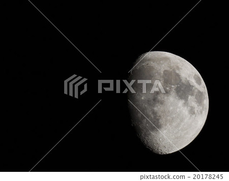 Gibbous moon Gibbous moon 20178245