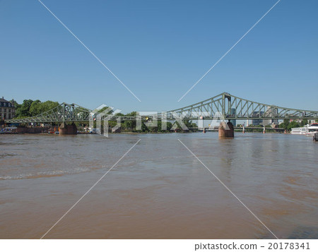Iron Bridge in Frankfurt 20178341