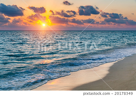 Sunset over ocean Sunset over ocean 20178349