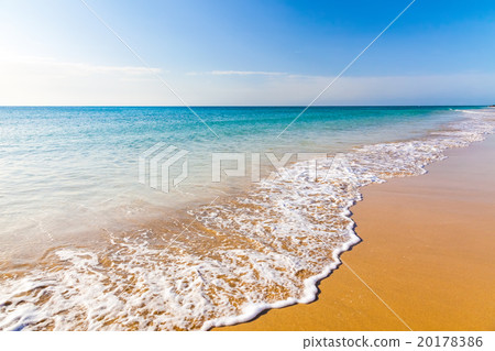 Beautiful ocean beach Beautiful ocean beach 20178386