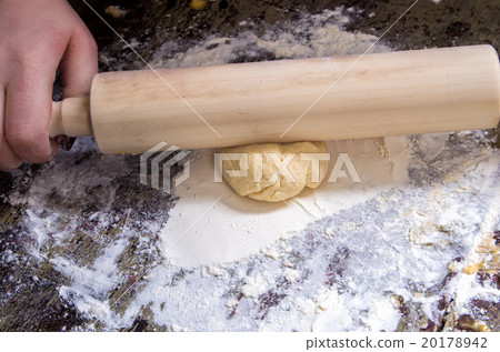 rolling the dough 20178942