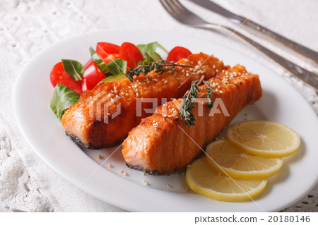 图库照片: grilled salmon with lemon and salad