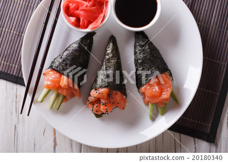 Salmon temaki sushi, ginger and sauce closeup 20180340