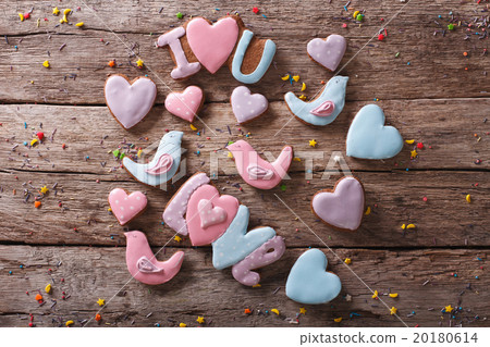 love gingerbread cookies on a wooden table love gingerbread cookies on a wooden table 20180614
